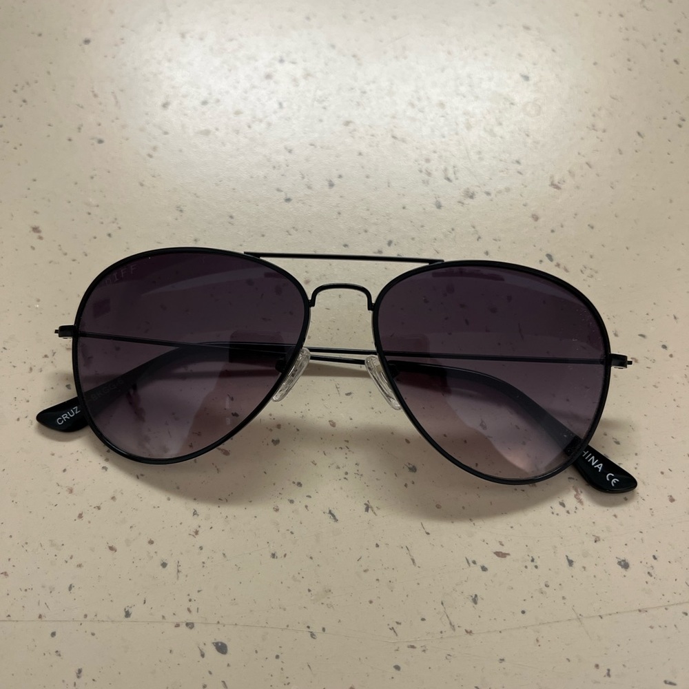 - Black DIFF eye wear aviators - Cruz style.